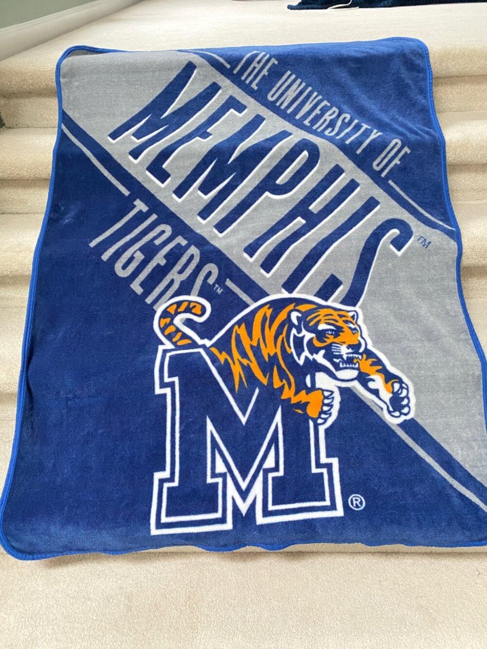 University of Memphis Warm Throw Blanket Approx 42x54